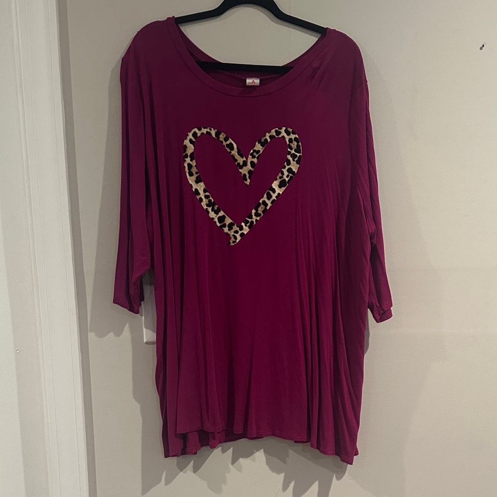 Chic Magenta Leopard Heart Women's Tunic